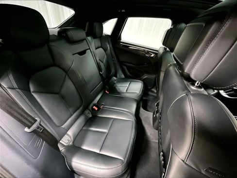 Used 2024 Porsche Macan image 32
