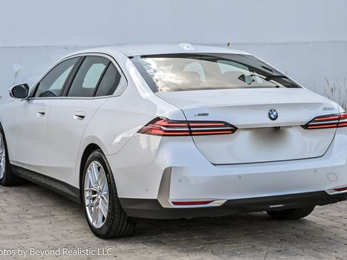 Used 2024 BMW 530i xDrive image 10