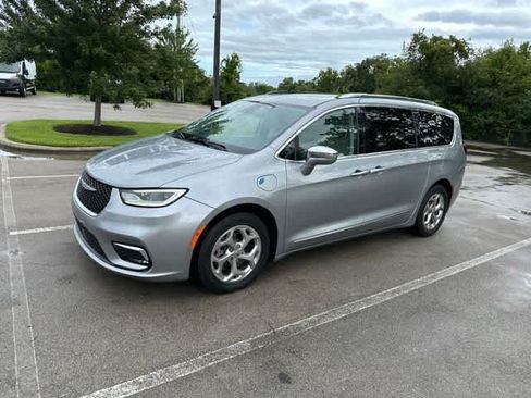 Used 2021 Chrysler Pacifica Limited FWD image 2