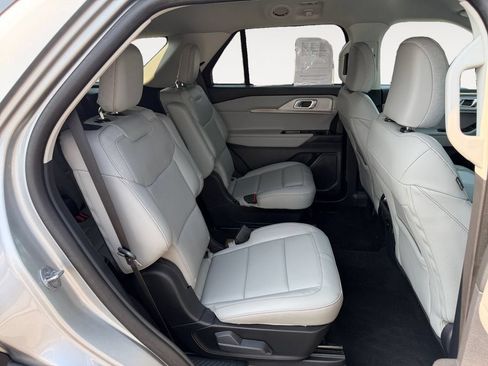 Used 2025 Ford Explorer Active w/ Active Comfort Package AWD/4WD image 15