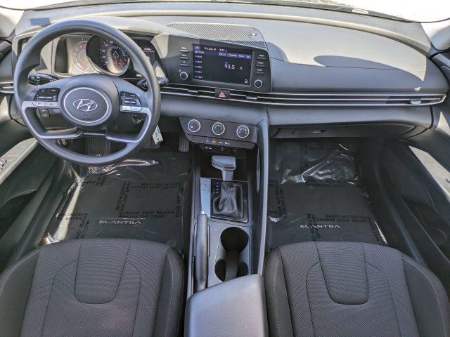 Used 2023 Hyundai Elantra SE FWD image 14