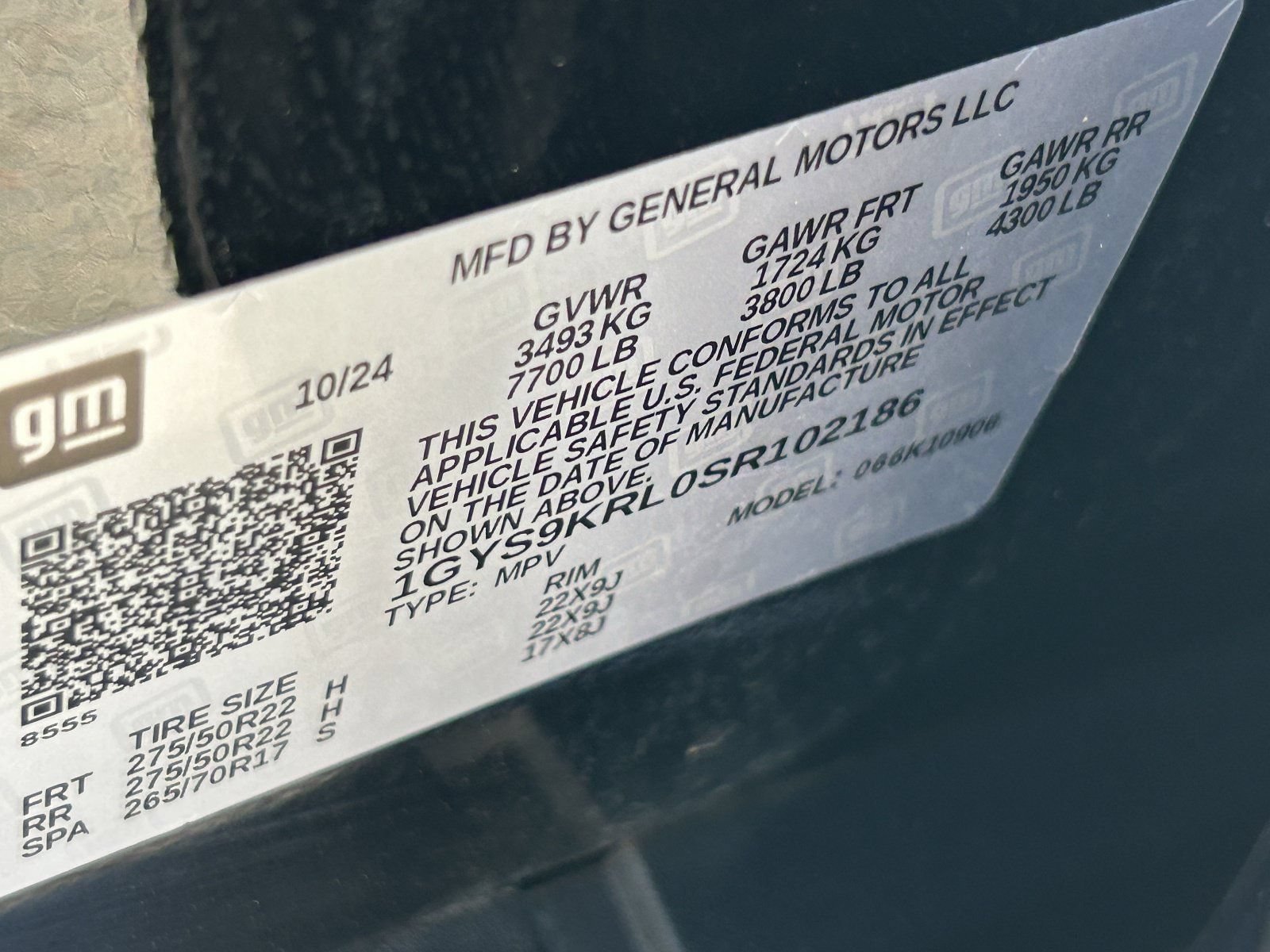Certified 2025 Cadillac Escalade ESV Premium Luxury w/ LPO, Floor Liner Package AWD/4WD image 39