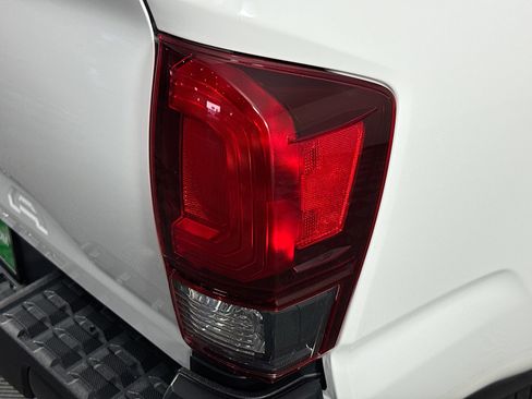Used 2022 Toyota Tacoma SR image 55