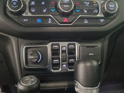 Used 2024 Jeep Wrangler Unlimited w/ Convenience Group image 21