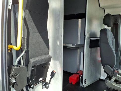 Used 2024 RAM ProMaster 3500 w/ Delivery Van Package FWD image 13