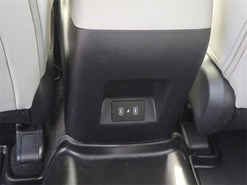 Certified 2025 Hyundai Tucson SE image 13