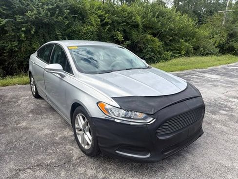 Used 2016 Ford Fusion SE FWD image 3