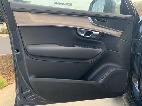 Used 2025 Volvo XC90 B6 Plus image 14