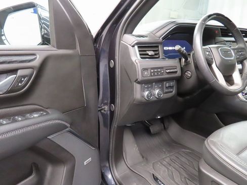 Used 2024 GMC Yukon XL Denali w/ Advanced Technology Package image 59