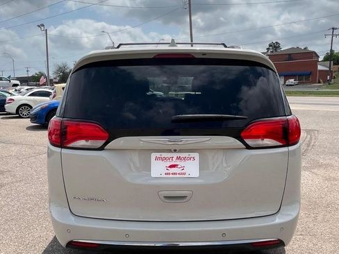 Used 2017 Chrysler Pacifica Touring-L Plus w/ Advanced Safetytec Group image 5