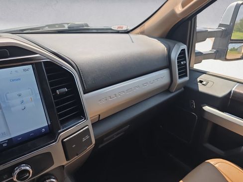 Used 2022 Ford F350 Lariat w/ Lariat Value Package AWD/4WD image 10