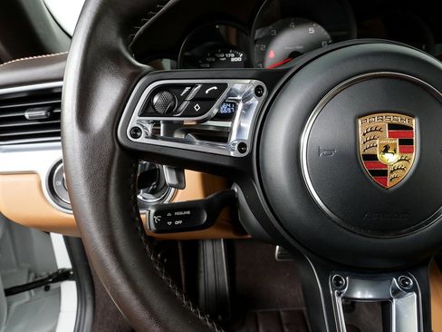 Certified 2018 Porsche 911 Carrera 4S image 10