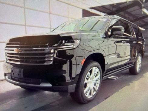 Used 2021 Chevrolet Suburban High Country AWD/4WD image 2
