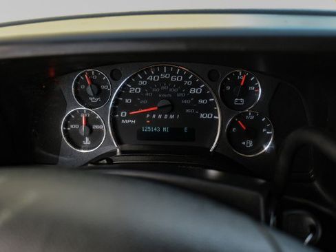 Used 2020 Chevrolet Express 2500 w/ Driver Convenience Package image 18