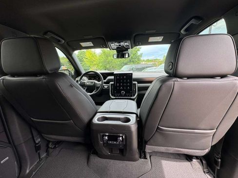 Used 2026 GMC Yukon Denali AWD/4WD image 53