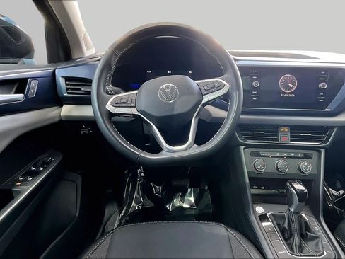 Used 2022 Volkswagen Taos SE FWD image 6