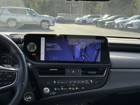 Used 2024 Lexus ES 300h w/ Premium Package image 10