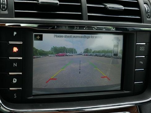 Used 2017 Lincoln Continental Select FWD image 28