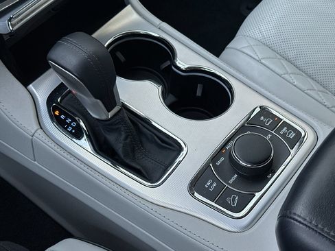 Used 2021 Jeep Grand Cherokee Summit AWD/4WD image 21