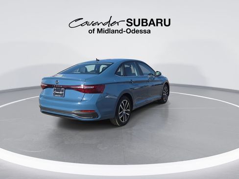 Used 2025 Volkswagen Jetta SE FWD image 8