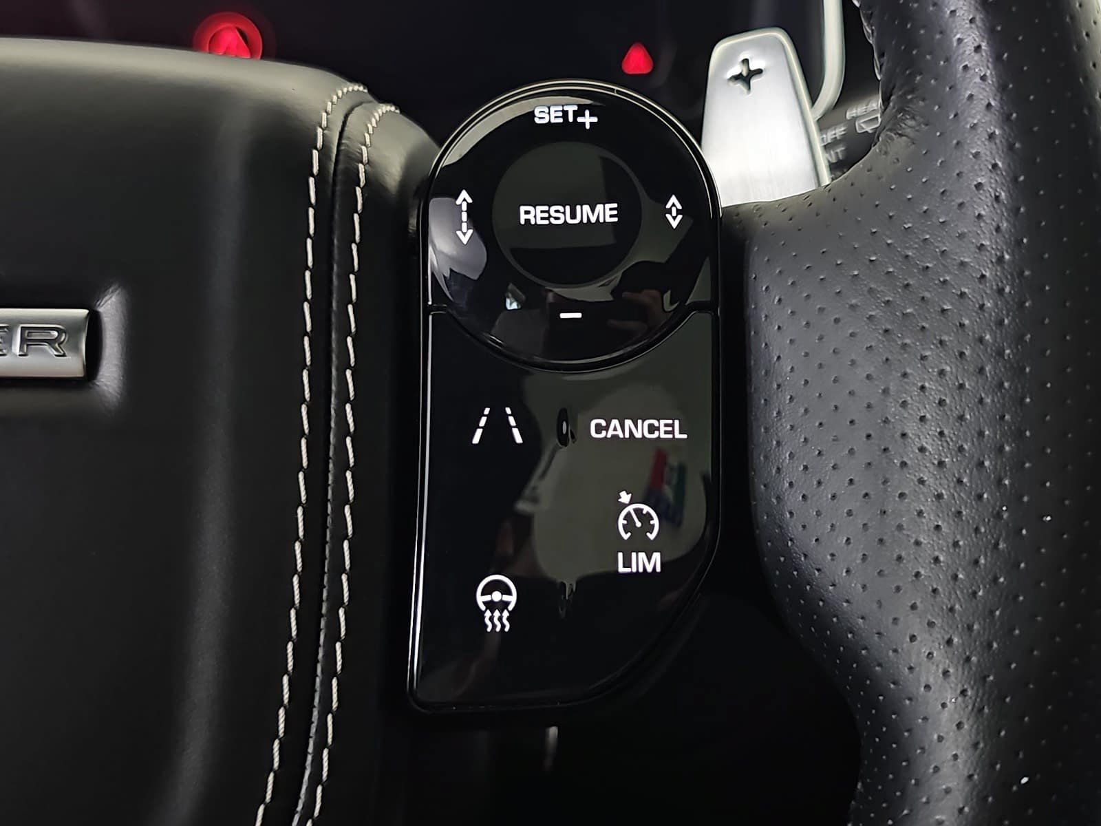 Used 2018 Land Rover Range Rover Sport SVR AWD/4WD image 18