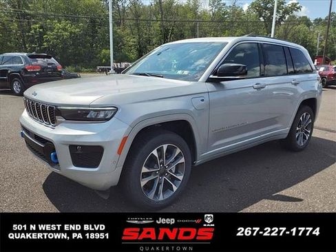 New 2023 Jeep Grand Cherokee Overland w/ Luxury Tech Group IV AWD/4WD image 8