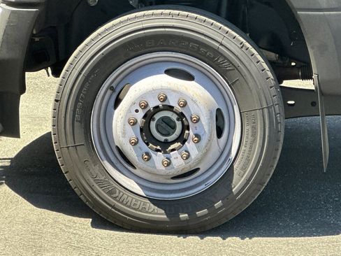 Used 2019 Ford F550 XLT DRW image 23