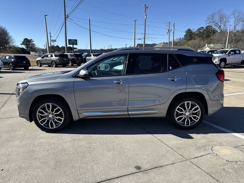 Used 2024 GMC Terrain Denali w/ Denali Premium Package image 9