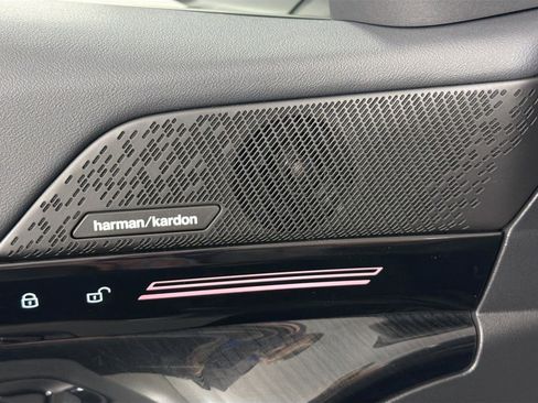 New 2026 BMW 530i xDrive w/ Premium Package image 18