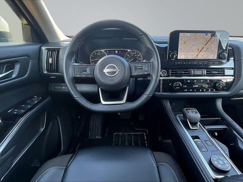 Used 2024 Nissan Pathfinder SL AWD/4WD image 10