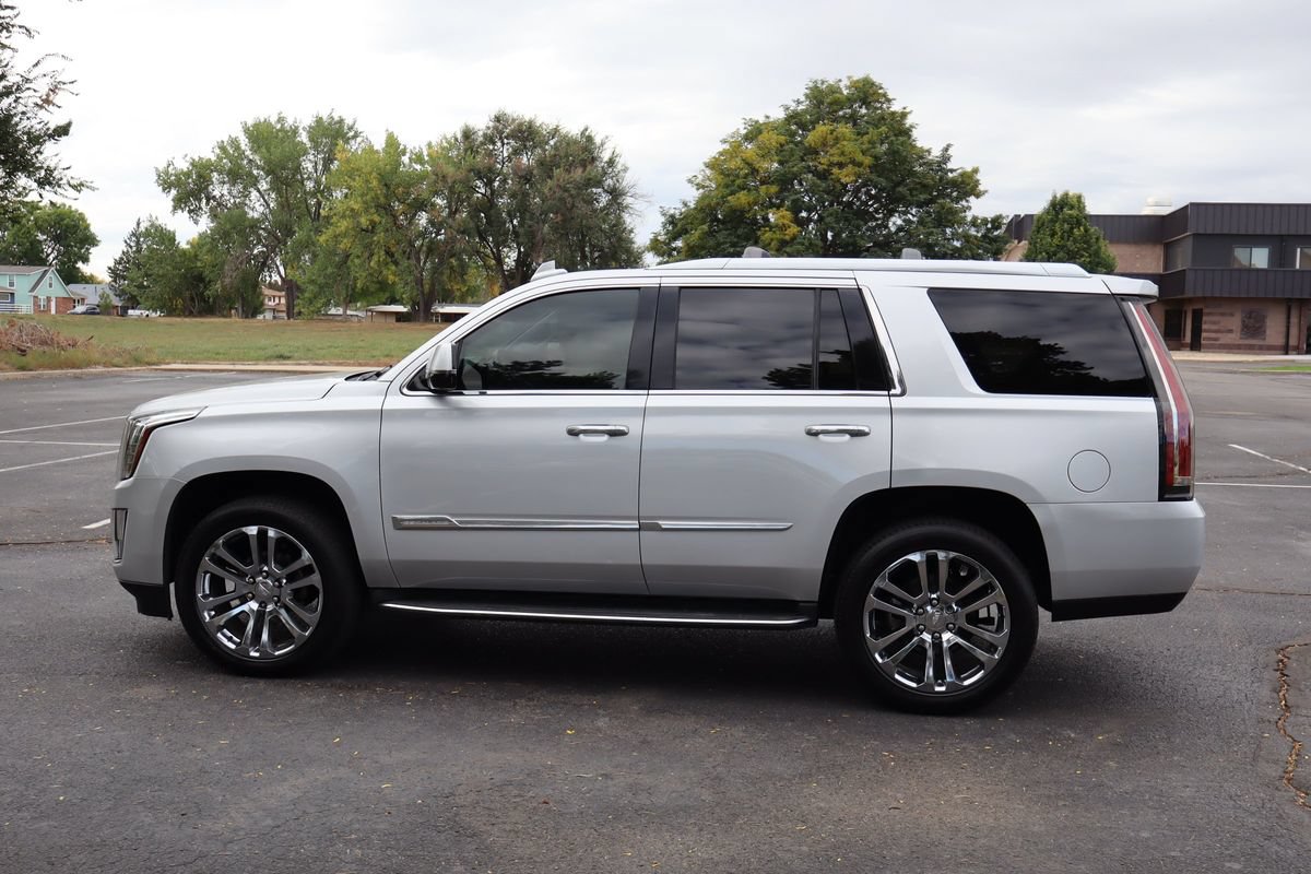 Used 2016 Cadillac Escalade Luxury AWD/4WD image 9