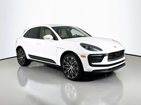 Used 2025 Porsche Macan image 7