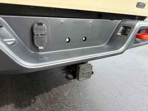 Used 2022 Jeep Gladiator Sport AWD/4WD image 21