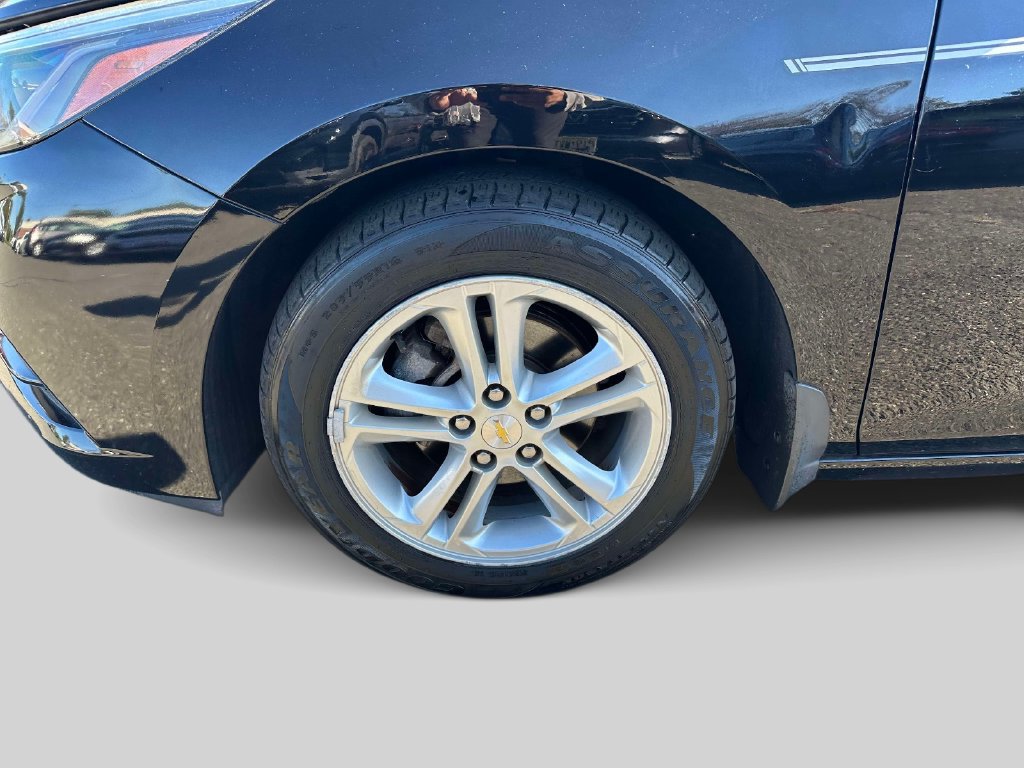 Used 2018 Chevrolet Cruze LT w/ Convenience Package FWD image 6