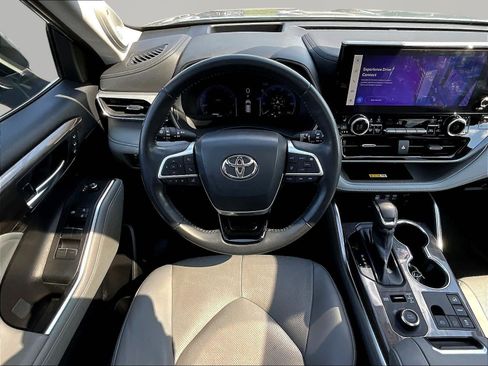 Used 2023 Toyota Highlander Platinum AWD/4WD image 8