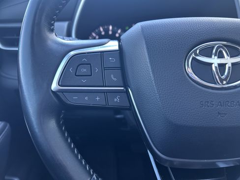 Used 2020 Toyota Highlander XLE image 18