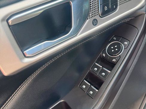 Used 2020 Ford Explorer Limited RWD image 12