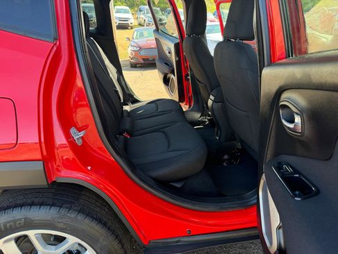 Used 2017 Jeep Renegade Latitude image 17