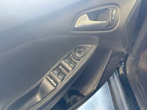 Used 2018 Ford Focus SE FWD image 18