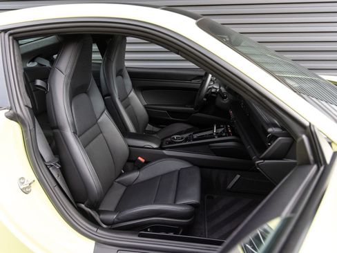 Certified 2025 Porsche 911 Carrera 4 GTS AWD/4WD image 31