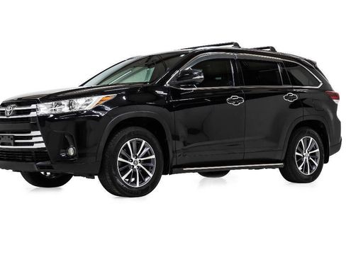 Used 2019 Toyota Highlander XLE AWD/4WD image 2