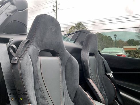 Used 2020 McLaren 720S Spider image 27