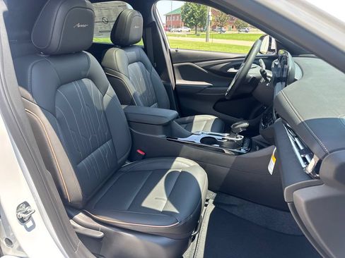 New 2026 Buick Envista Avenir FWD image 12