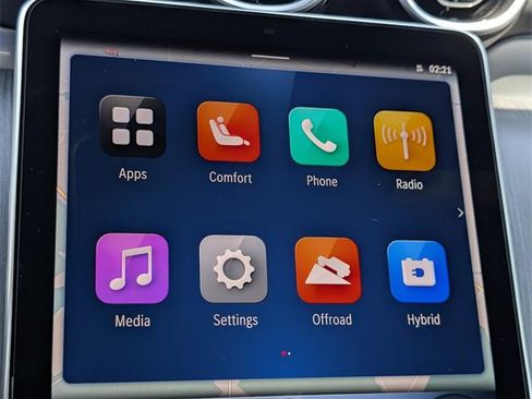 Used 2025 Mercedes-Benz GLC 350e 4MATIC image 21