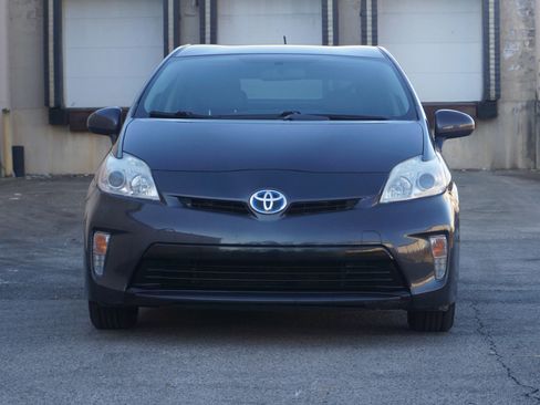 Used 2014 Toyota Prius Three image 2