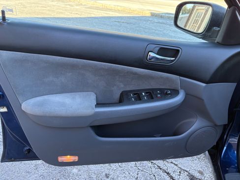 Used 2004 Honda Accord LX image 11