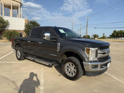 Used 2018 Ford F250 XLT w/ XLT Premium Package AWD/4WD image 5