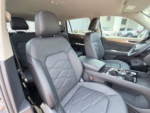 Used 2026 Volkswagen Atlas SE FWD image 24