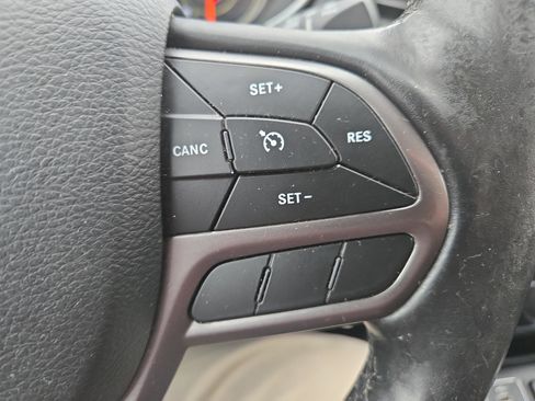 Used 2020 Jeep Cherokee Latitude w/ Cold Weather Group image 26