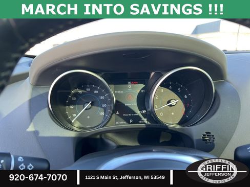 Used 2017 Jaguar F-PACE R-Sport image 20